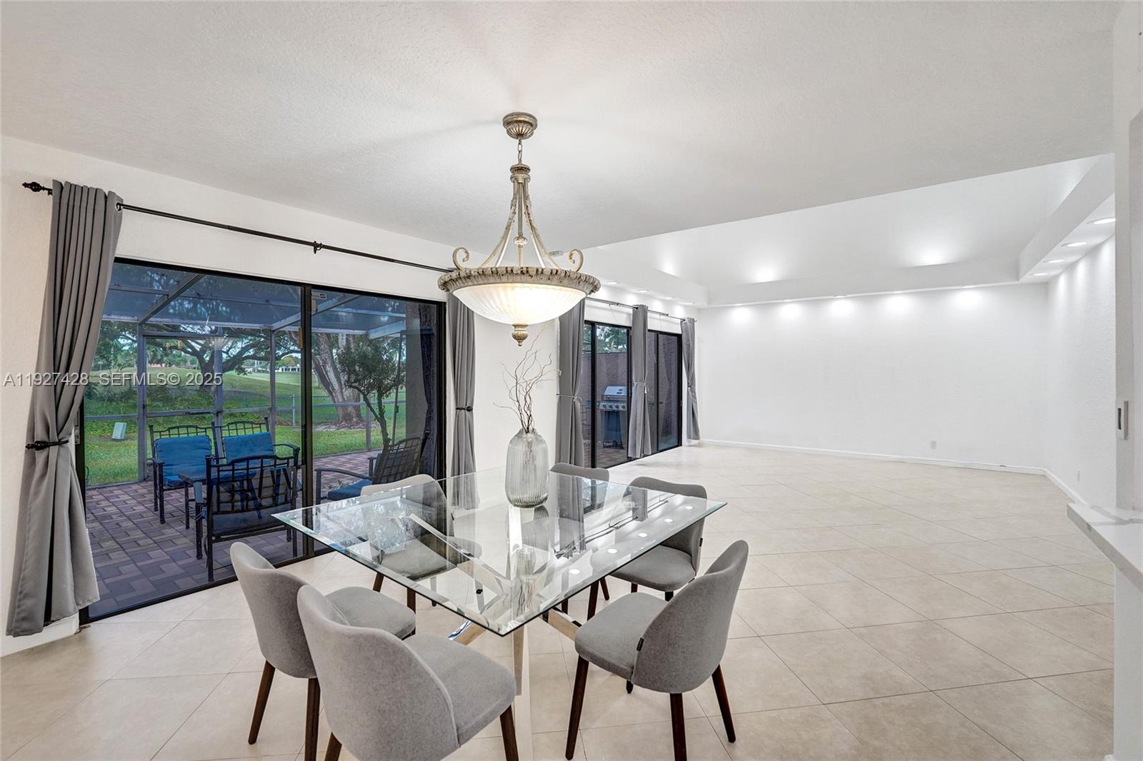 TOWNHOUSES OF EMERALD HIL - Residential