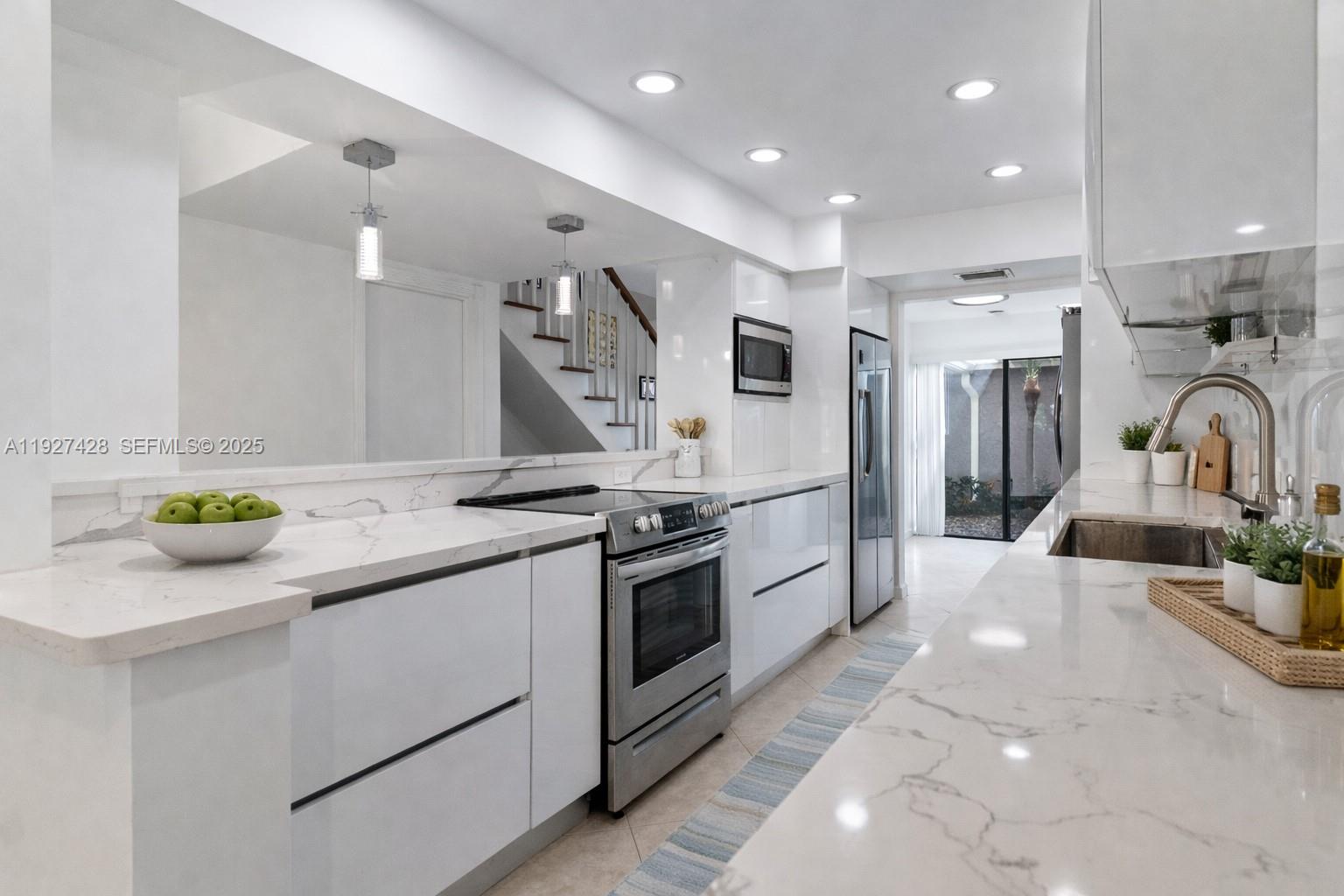 TOWNHOUSES OF EMERALD HIL - Residential