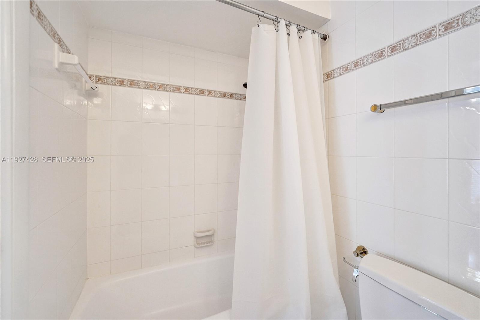 TOWNHOUSES OF EMERALD HIL - Residential