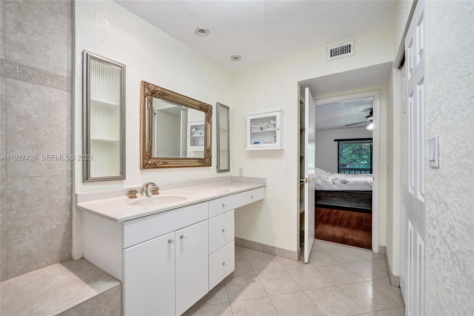 TOWNHOUSES OF EMERALD HIL - Residential