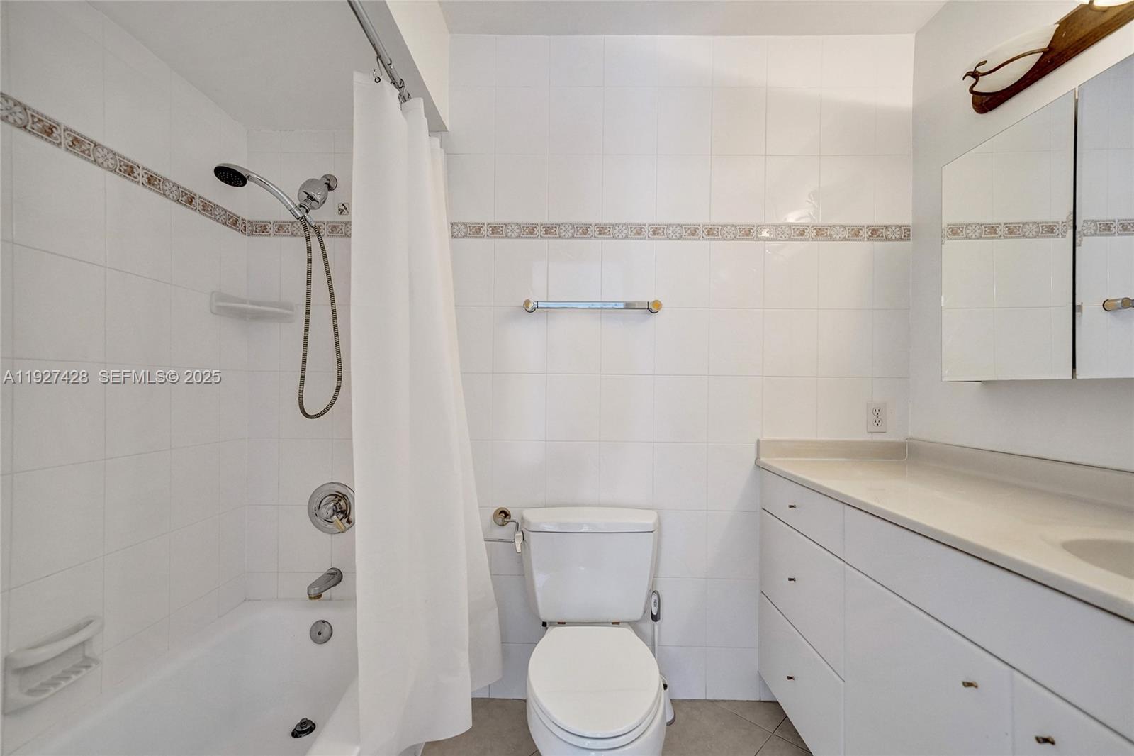 TOWNHOUSES OF EMERALD HIL - Residential