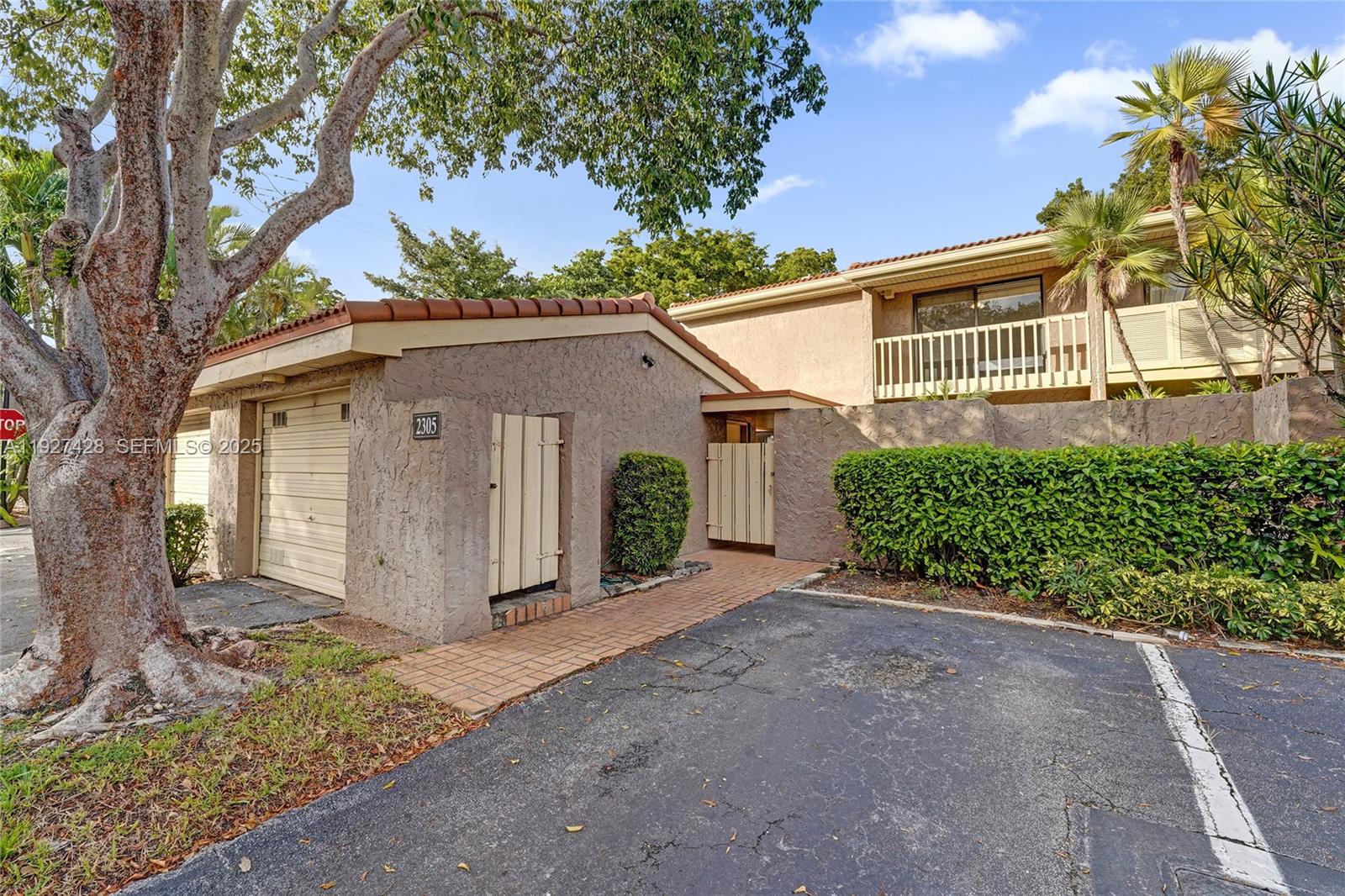 TOWNHOUSES OF EMERALD HIL - Residential