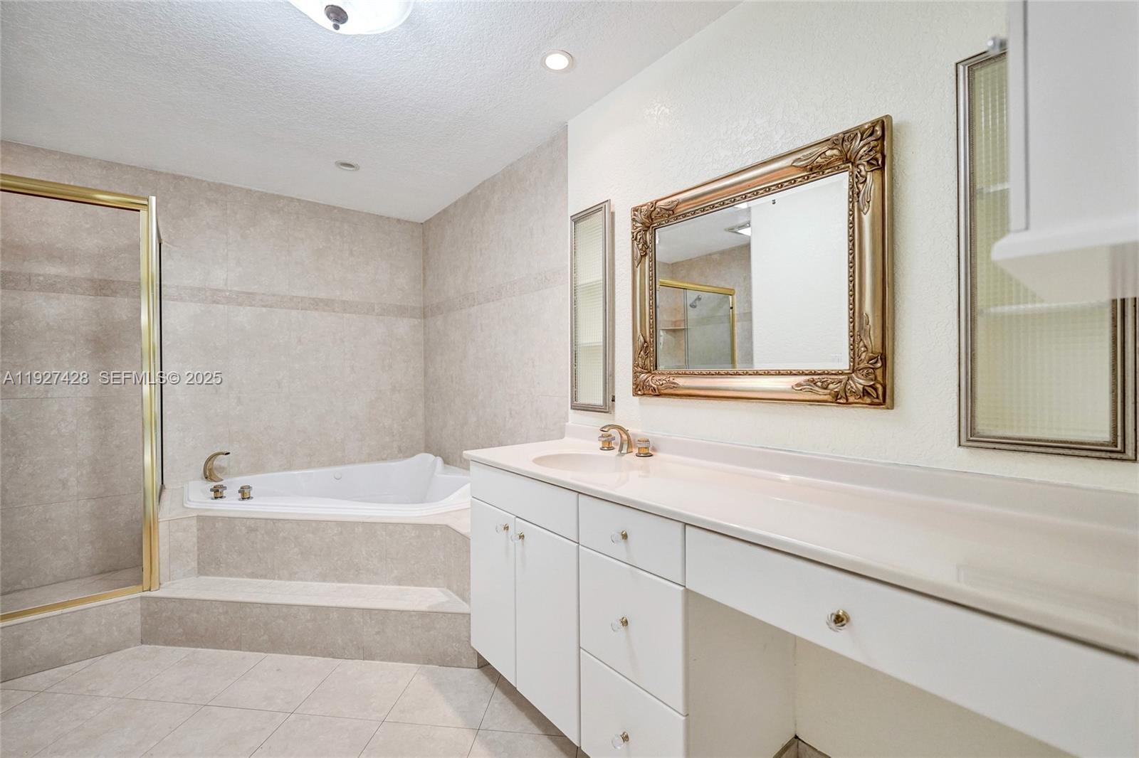 TOWNHOUSES OF EMERALD HIL - Residential