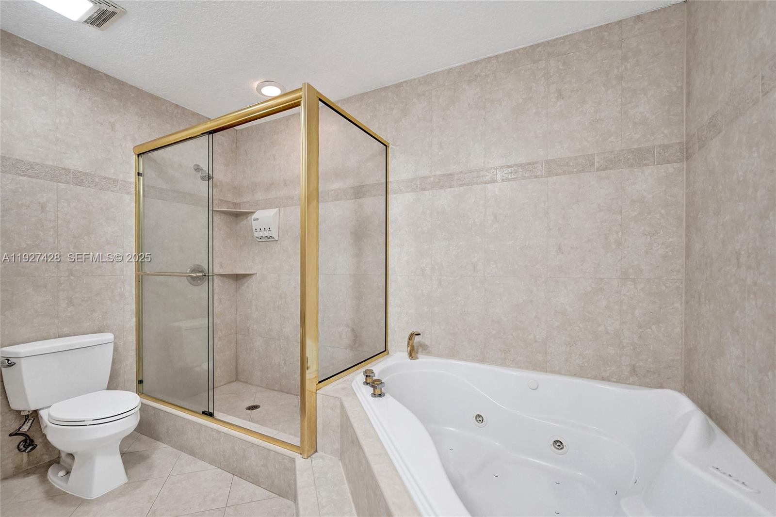 TOWNHOUSES OF EMERALD HIL - Residential