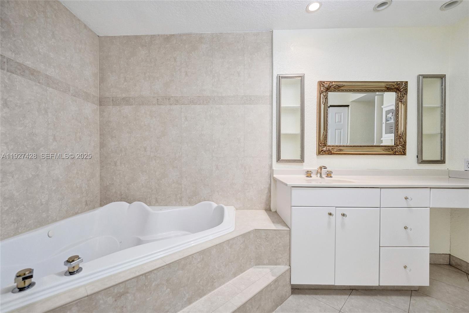 TOWNHOUSES OF EMERALD HIL - Residential