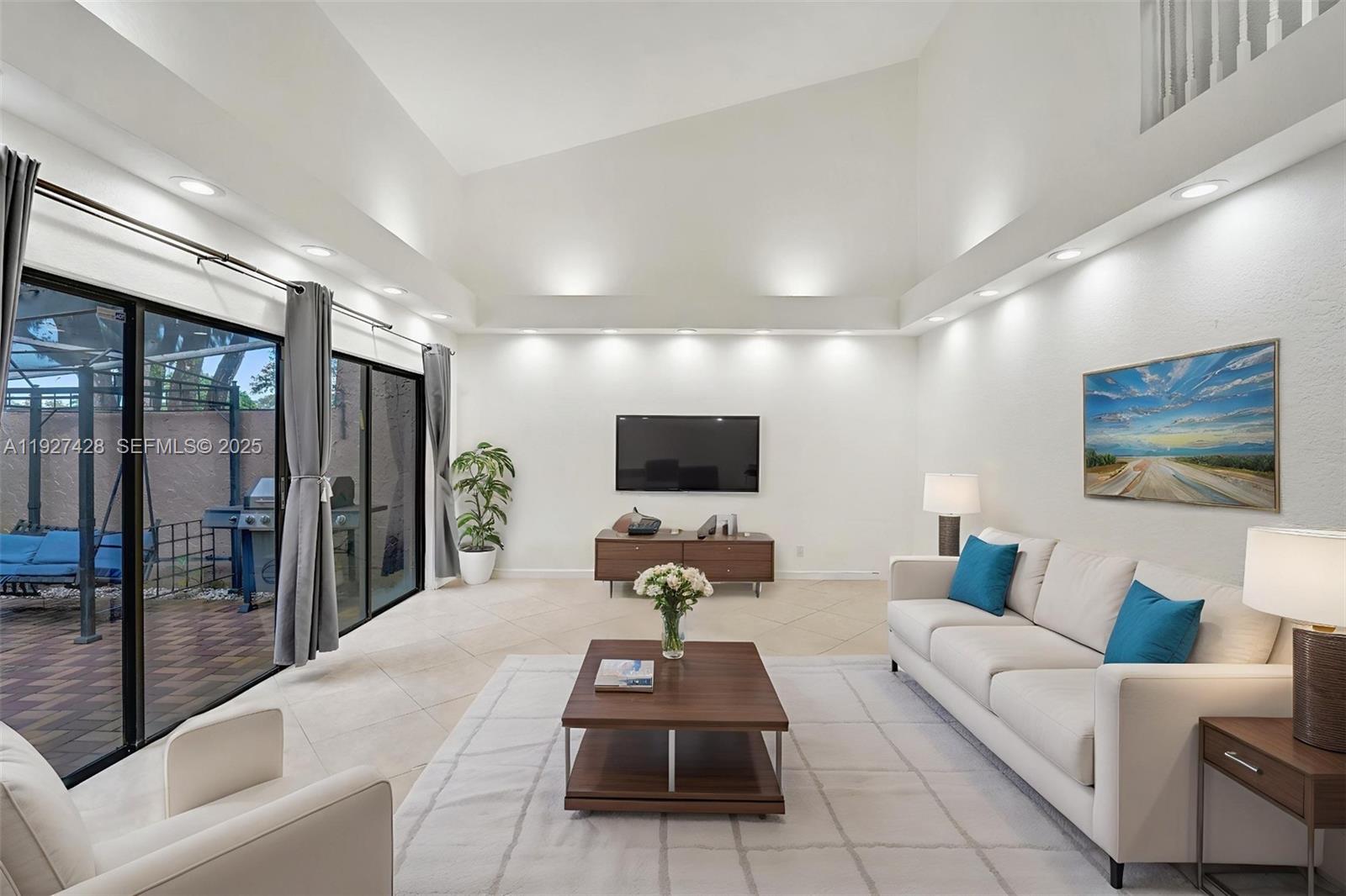 TOWNHOUSES OF EMERALD HIL - Residential