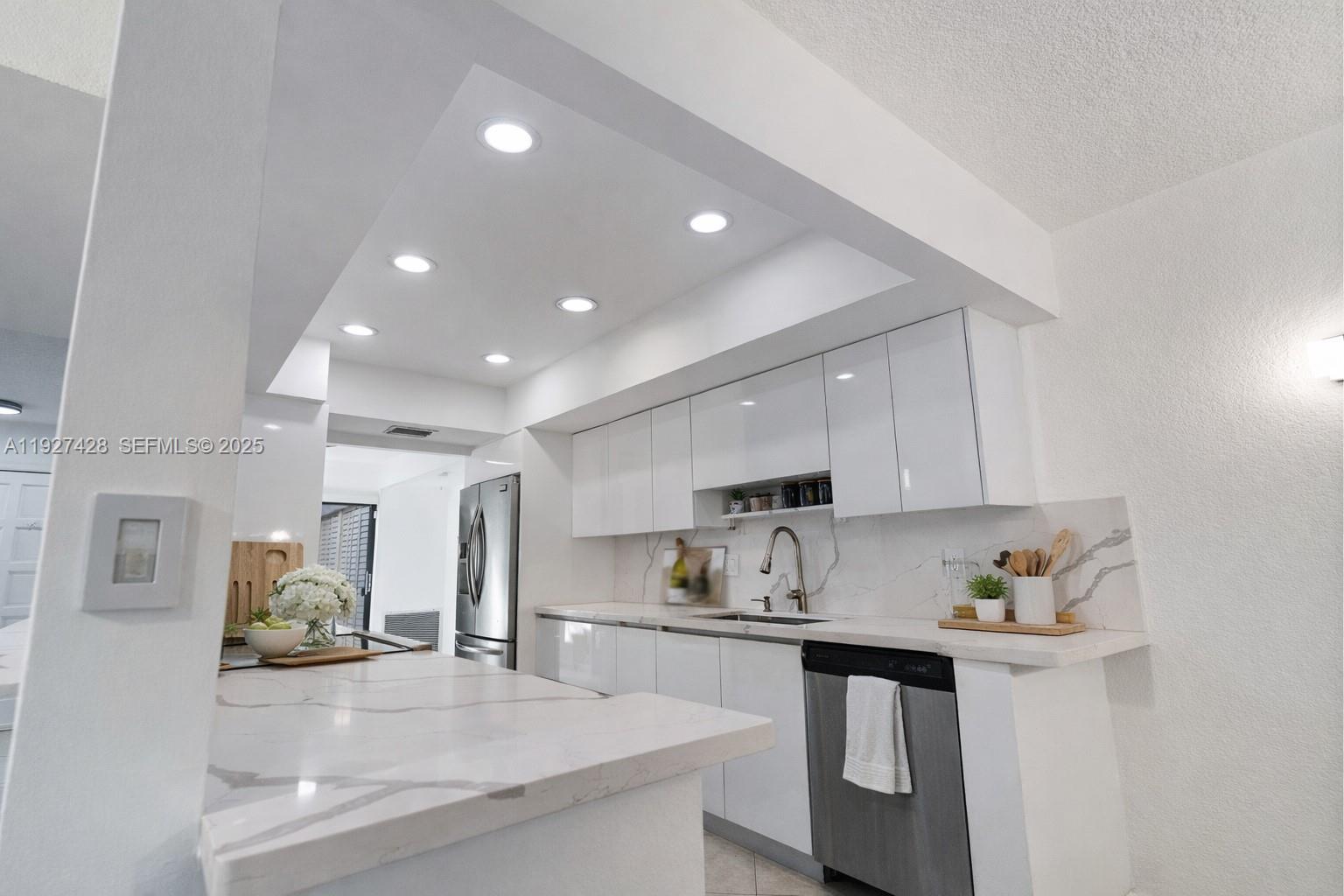 TOWNHOUSES OF EMERALD HIL - Residential