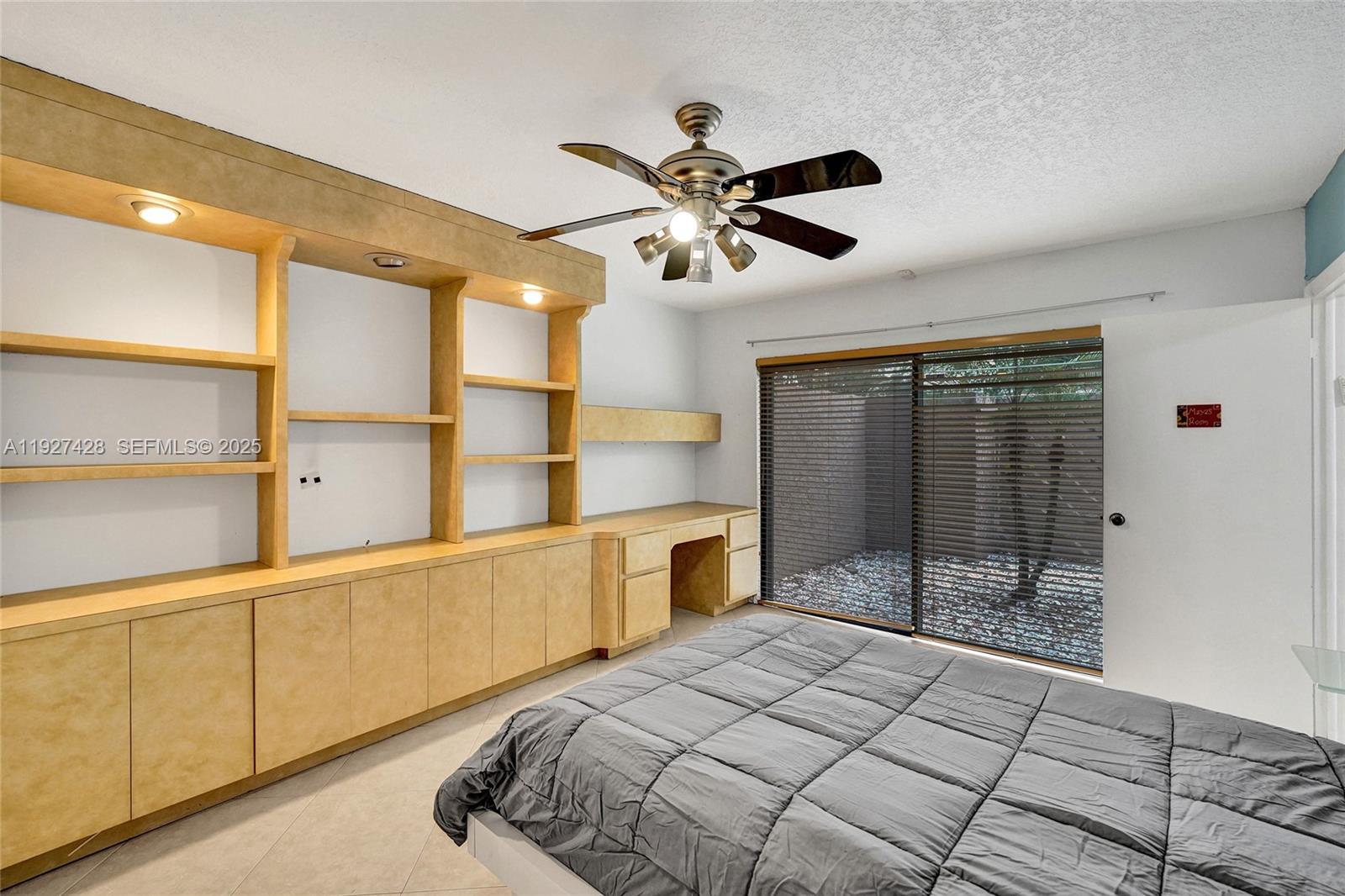 TOWNHOUSES OF EMERALD HIL - Residential