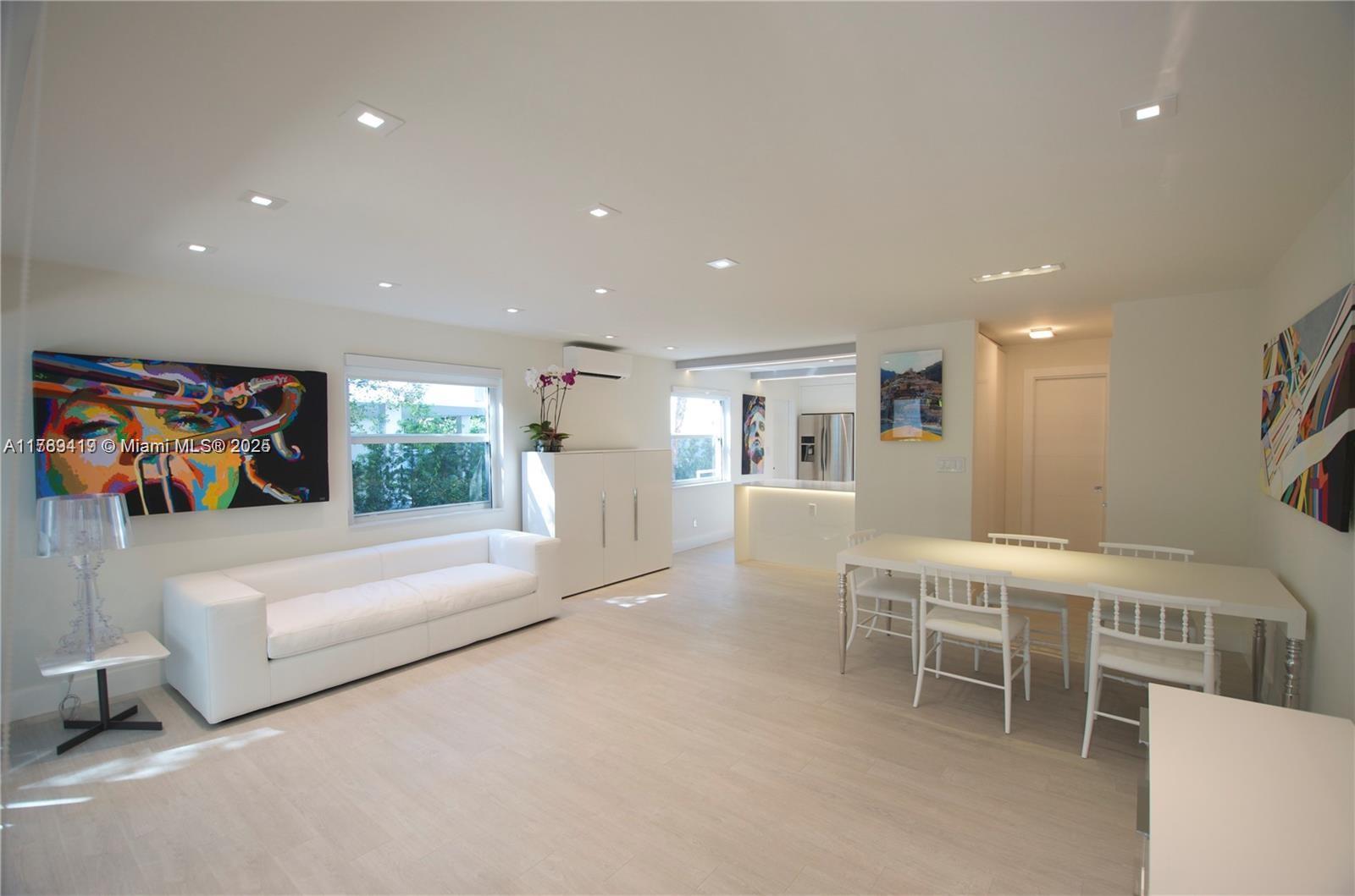 Property for Sale at 195 Sw Sunrise Dr 4, Key Biscayne, Miami-Dade County, Florida - Bedrooms: 1 
Bathrooms: 1  - $680,000
