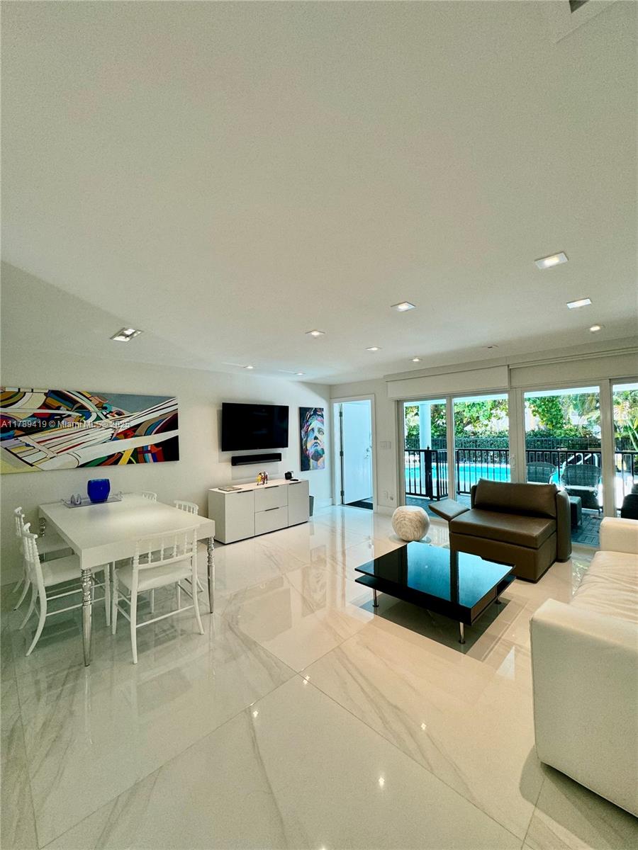 195 SW Sunrise Dr 4