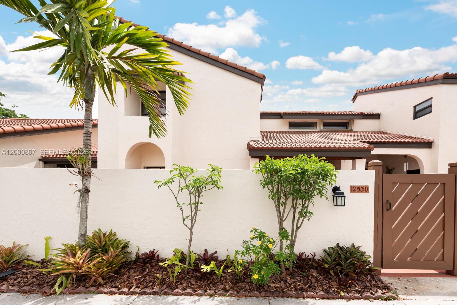 KENLAND COURT - Residential