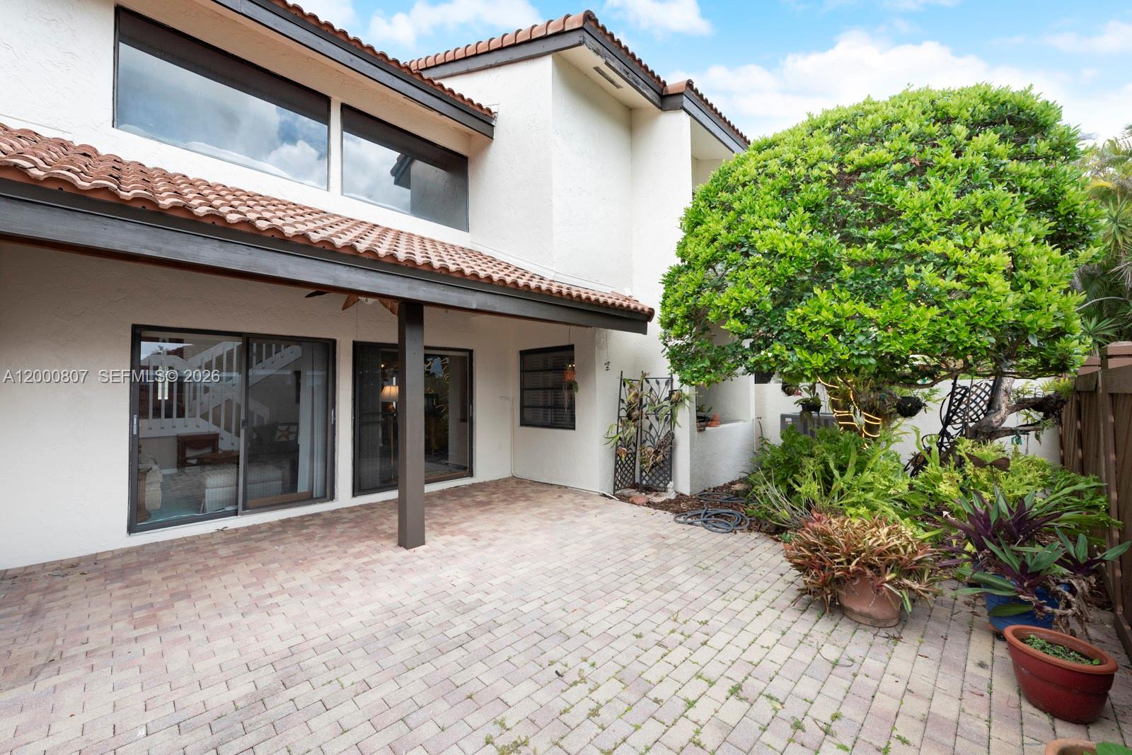 KENLAND COURT - Residential