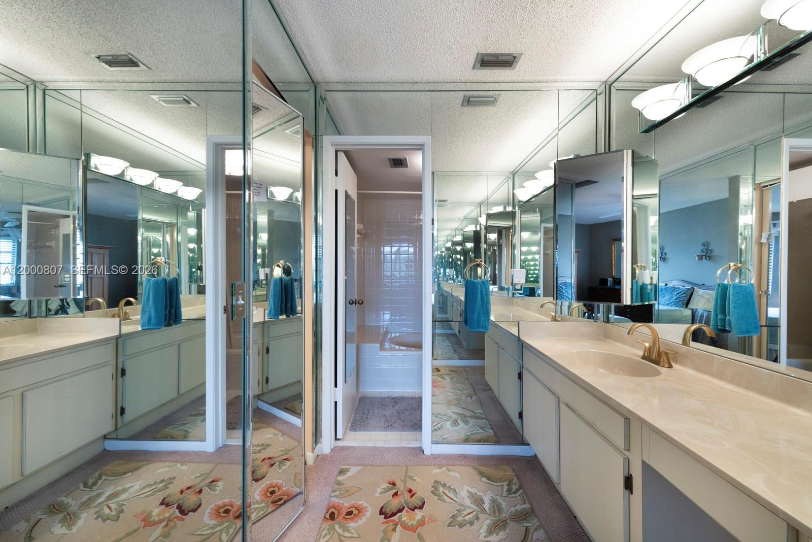 KENLAND COURT - Residential