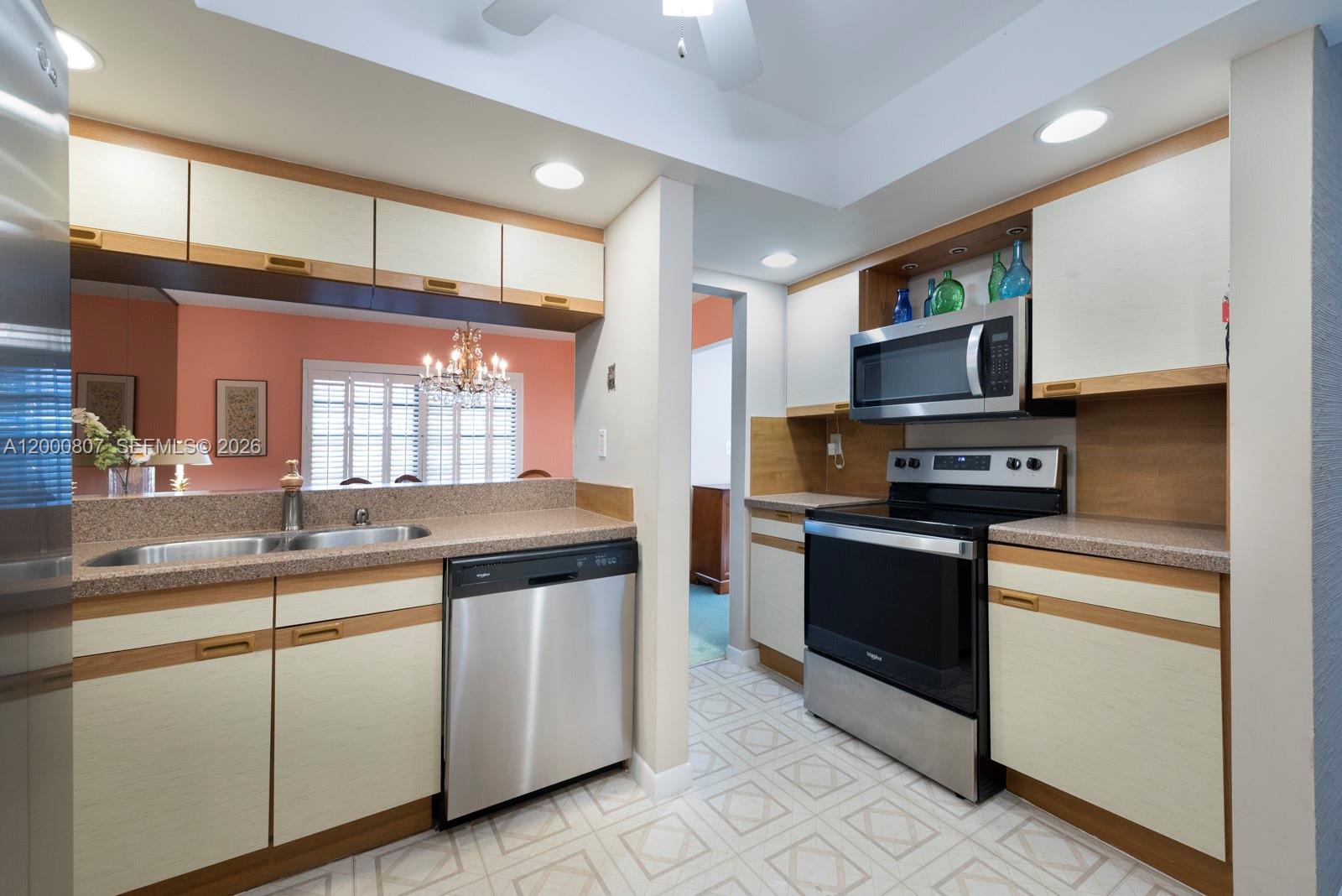 KENLAND COURT - Residential