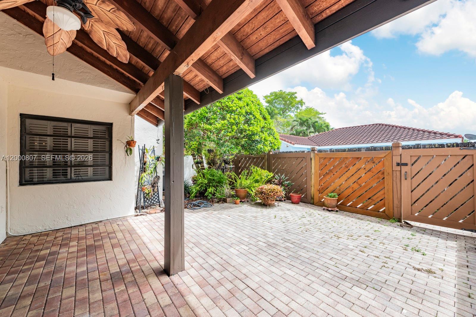 KENLAND COURT - Residential