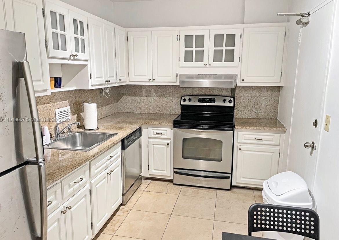 THE PLAZA OF BAL HARBOUR - Residential