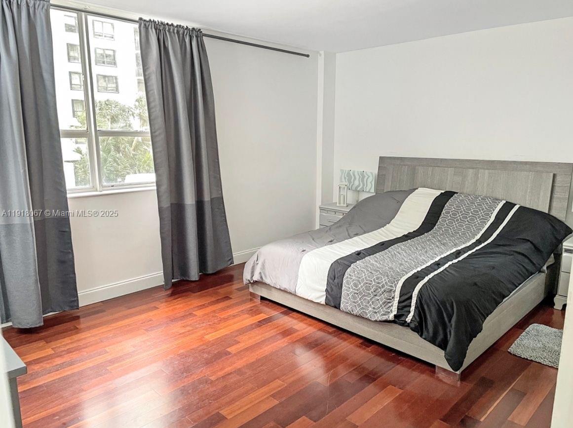 THE PLAZA OF BAL HARBOUR - Residential