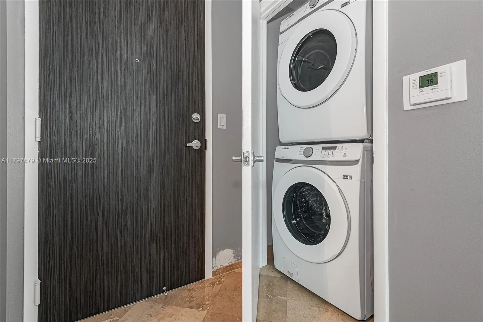 Miami Beach, Florida 33141, United States, 1 Bedroom Bedrooms, ,2 BathroomsBathrooms,Residential,Active,125220