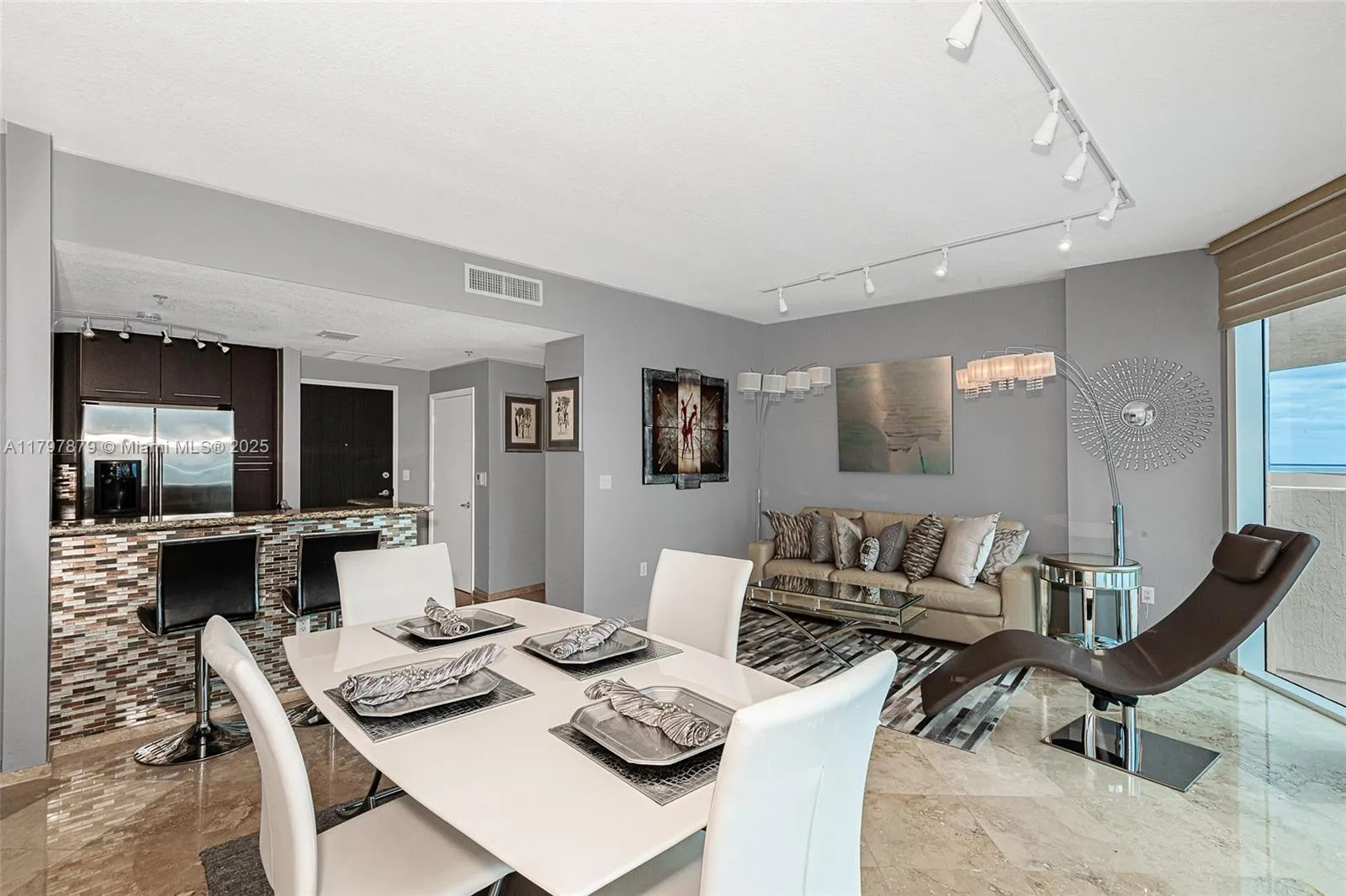 Miami Beach, Florida 33141, United States, 1 Bedroom Bedrooms, ,2 BathroomsBathrooms,Residential,Active,125220