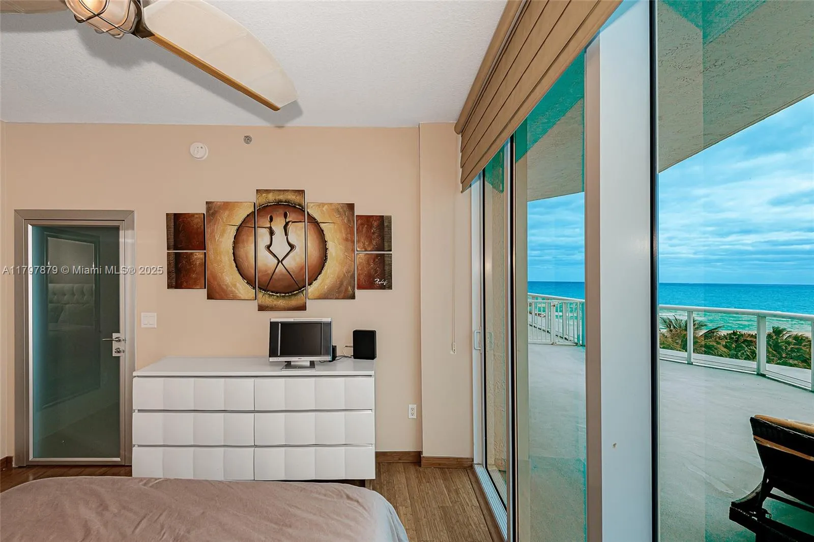 Miami Beach, Florida 33141, United States, 1 Bedroom Bedrooms, ,2 BathroomsBathrooms,Residential,Active,125220