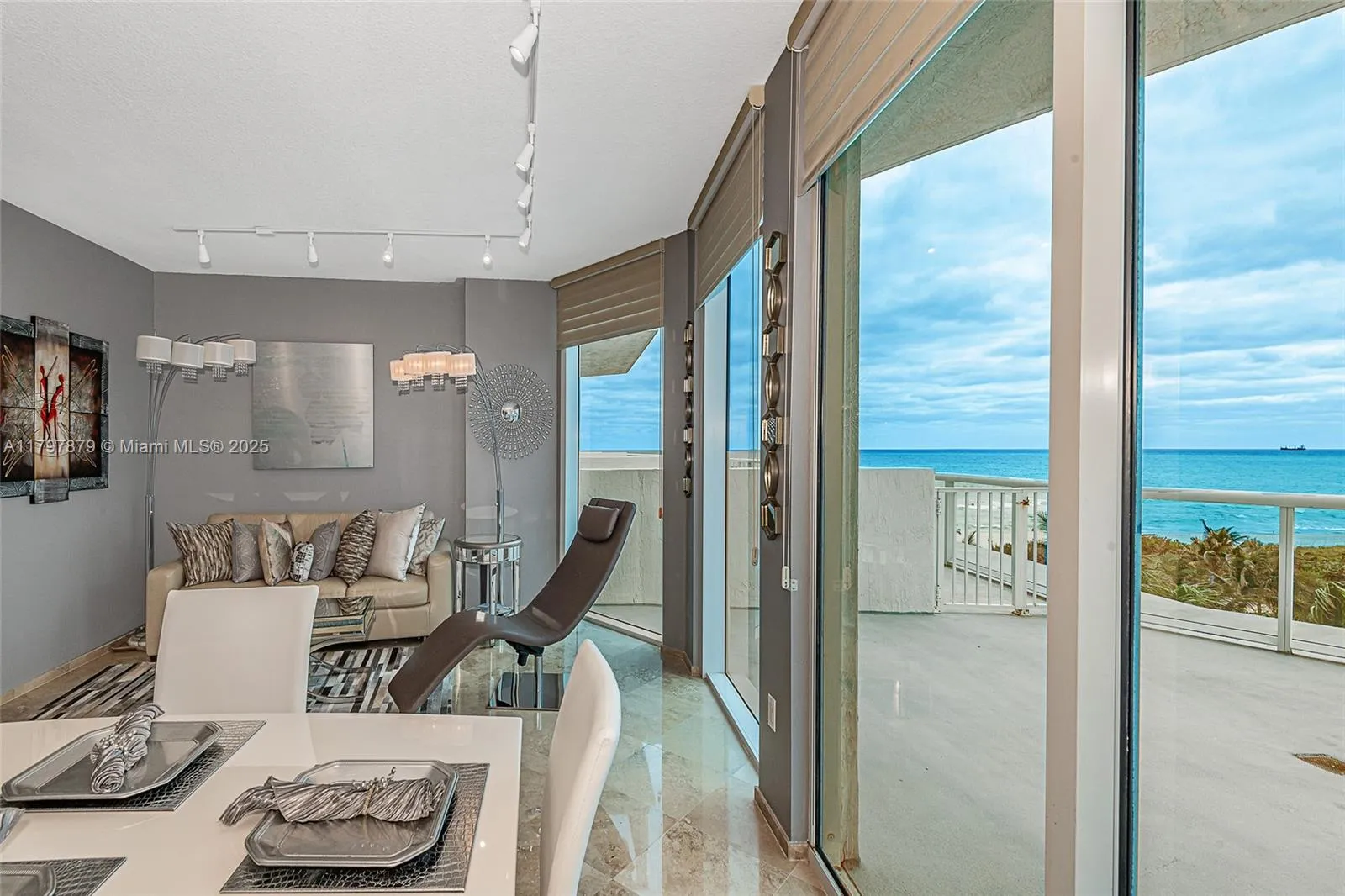 Miami Beach, Florida 33141, United States, 1 Bedroom Bedrooms, ,2 BathroomsBathrooms,Residential,Active,125220