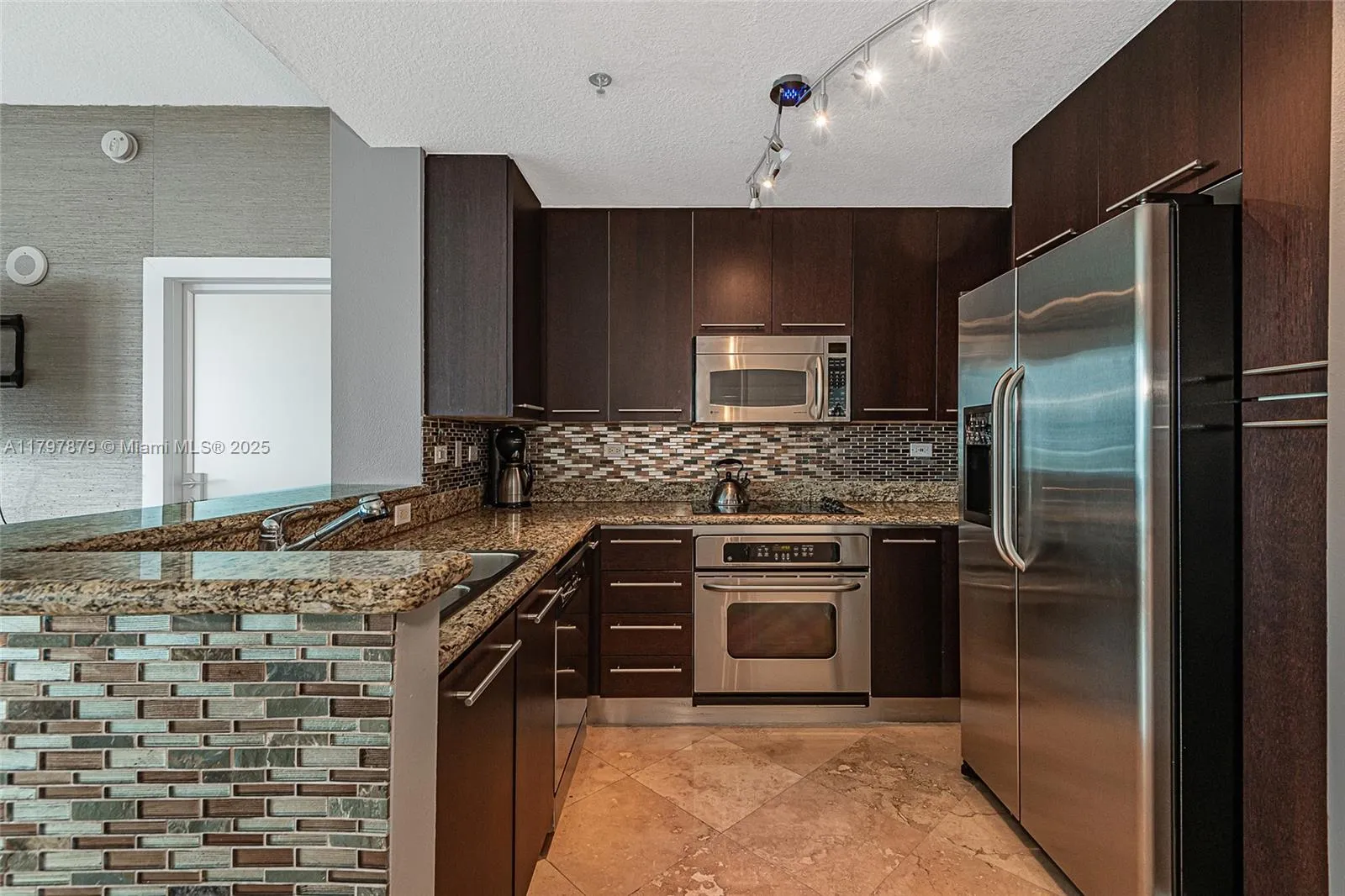 Miami Beach, Florida 33141, United States, 1 Bedroom Bedrooms, ,2 BathroomsBathrooms,Residential,Active,125220