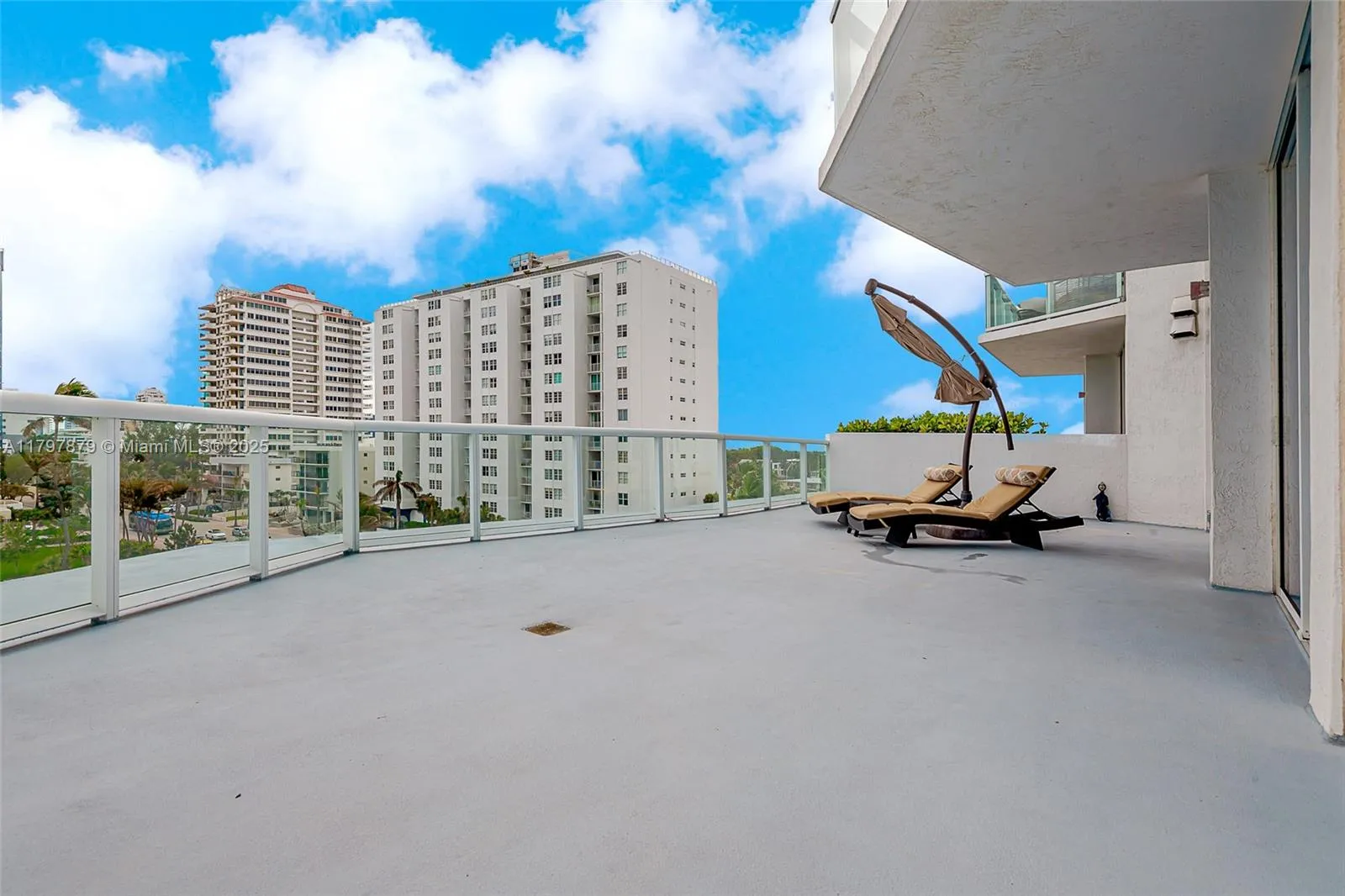 Miami Beach, Florida 33141, United States, 1 Bedroom Bedrooms, ,2 BathroomsBathrooms,Residential,Active,125220