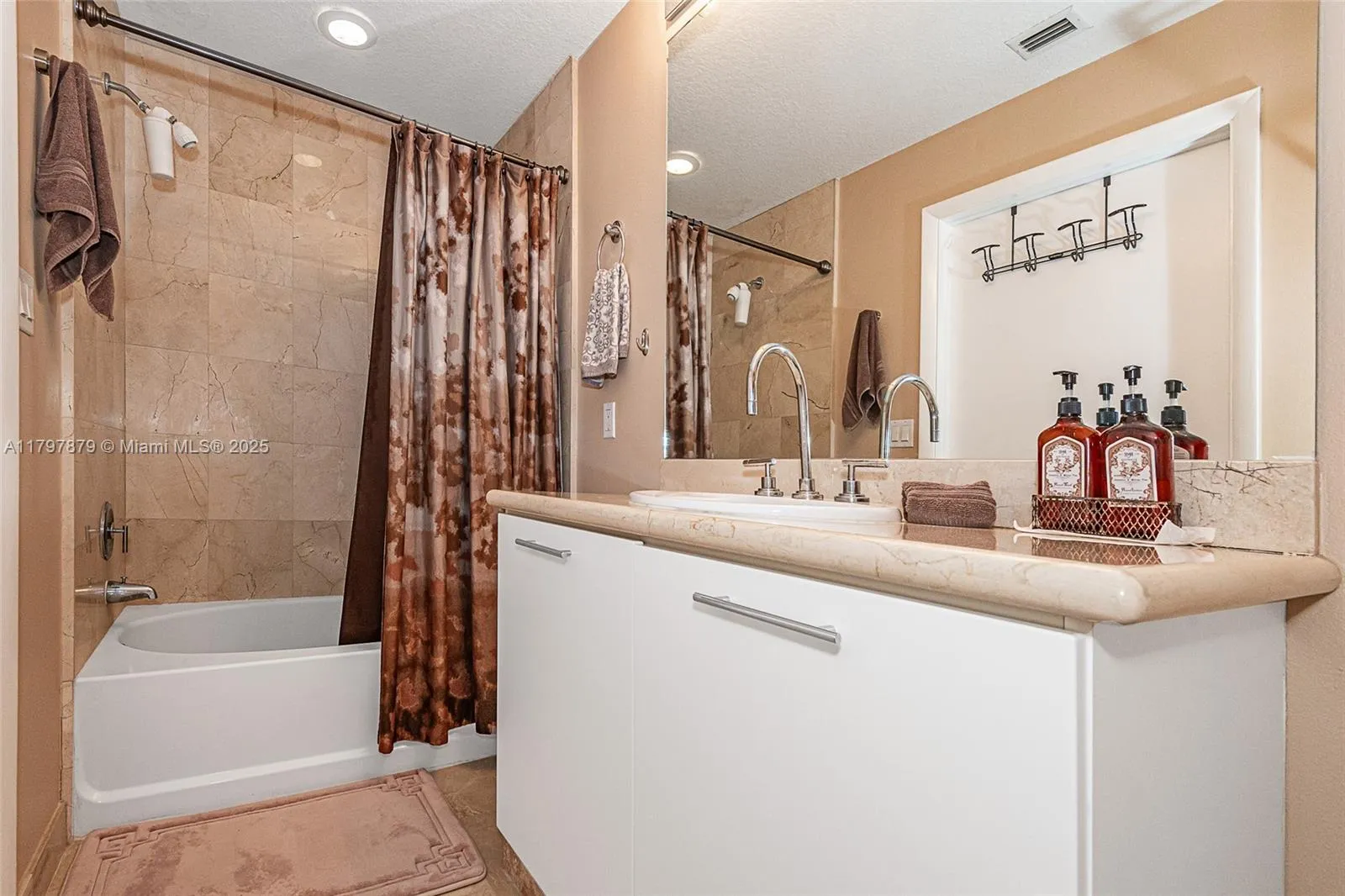 Miami Beach, Florida 33141, United States, 1 Bedroom Bedrooms, ,2 BathroomsBathrooms,Residential,Active,125220