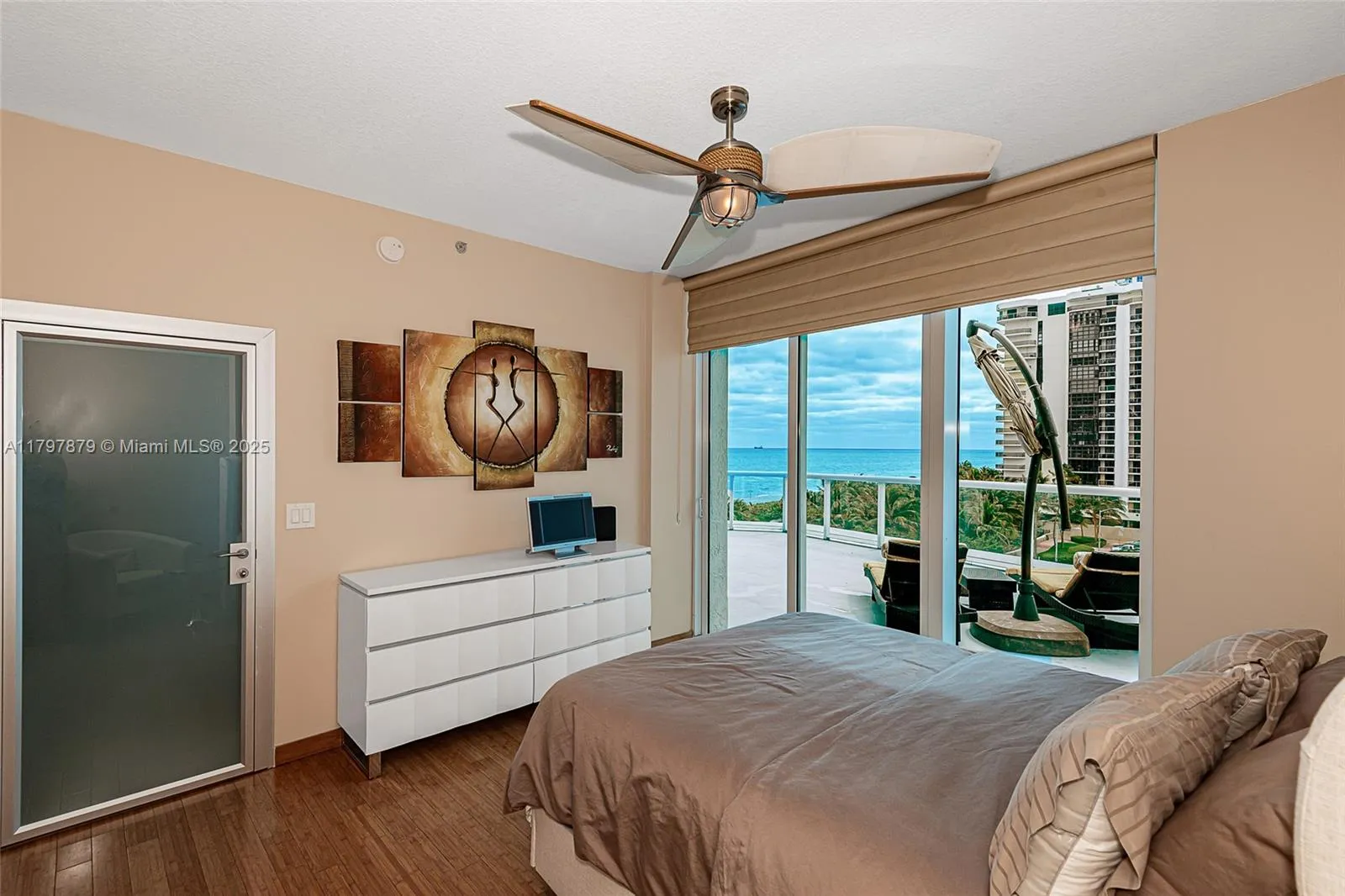 Miami Beach, Florida 33141, United States, 1 Bedroom Bedrooms, ,2 BathroomsBathrooms,Residential,Active,125220