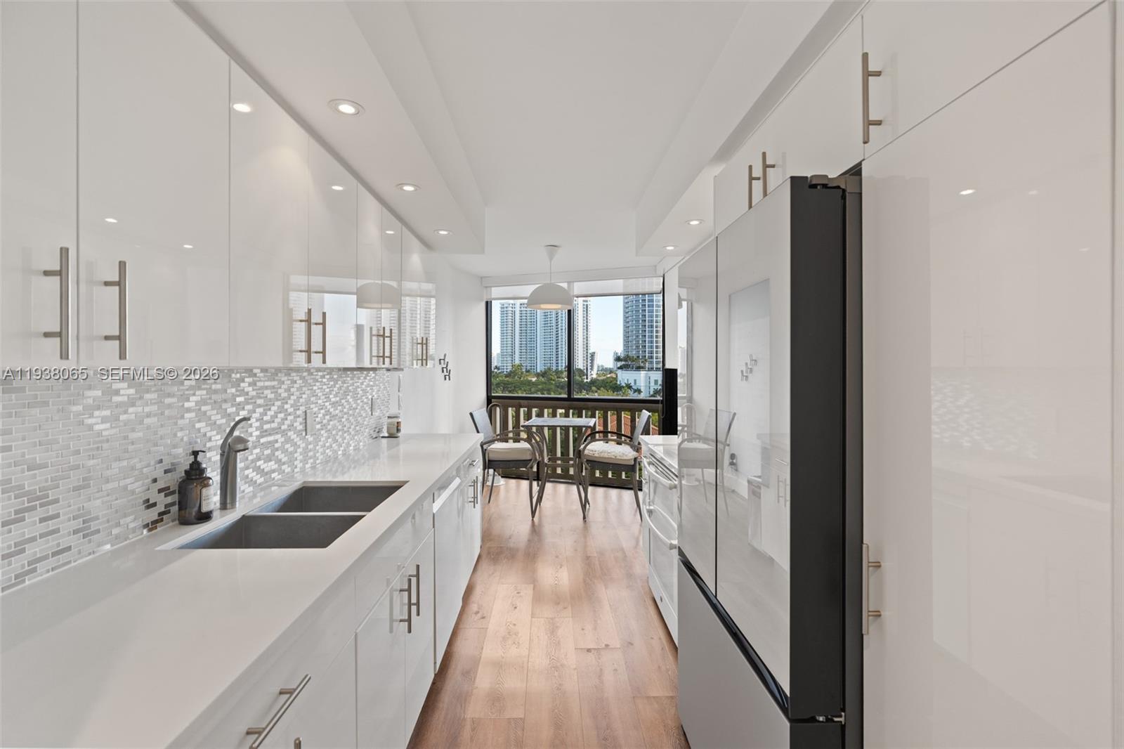 1000 ISL BLVD WILLIAMS IS - Residential