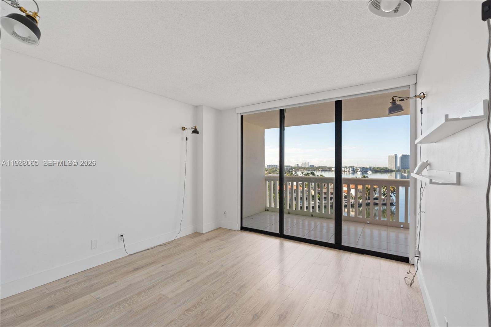 1000 ISL BLVD WILLIAMS IS - Residential