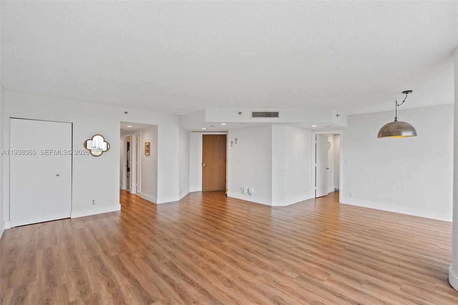 1000 ISL BLVD WILLIAMS IS - Residential