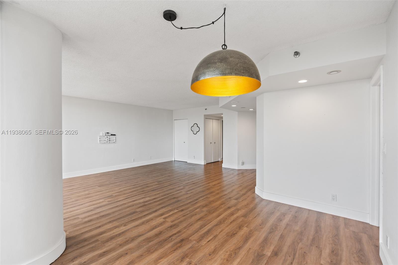 1000 ISL BLVD WILLIAMS IS - Residential