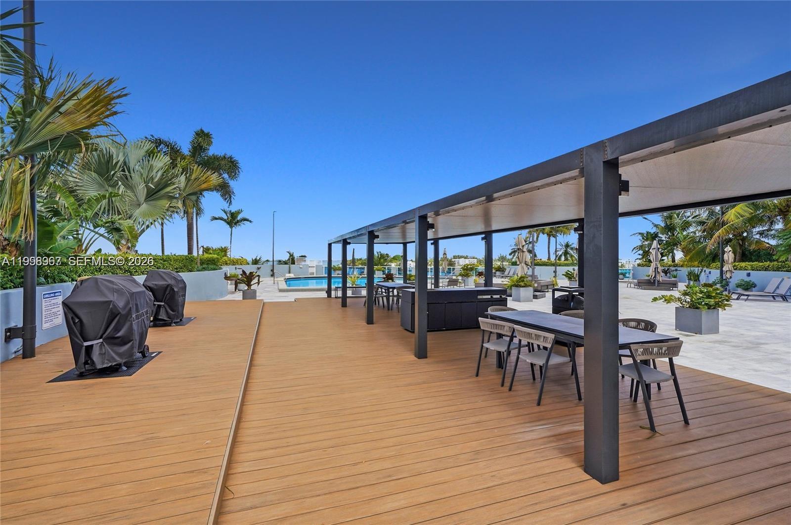 1881 NE 79th St Cswy 2005