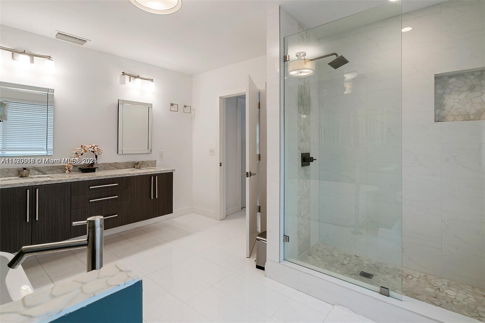 LA GORCE GOLF SUB - Residential