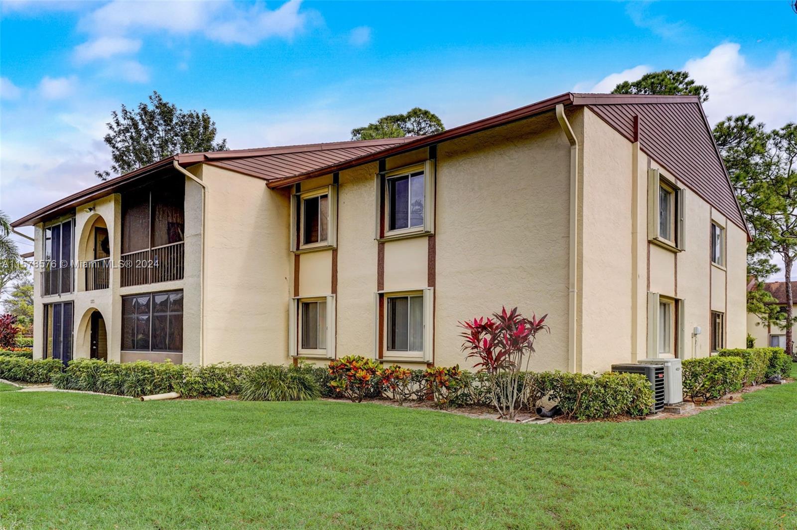 Rental Property at 323 Knotty Pine Cir Cir D-1, Green Acres, Palm Beach County, Florida - Bedrooms: 2 
Bathrooms: 2  - $1,850 MO.