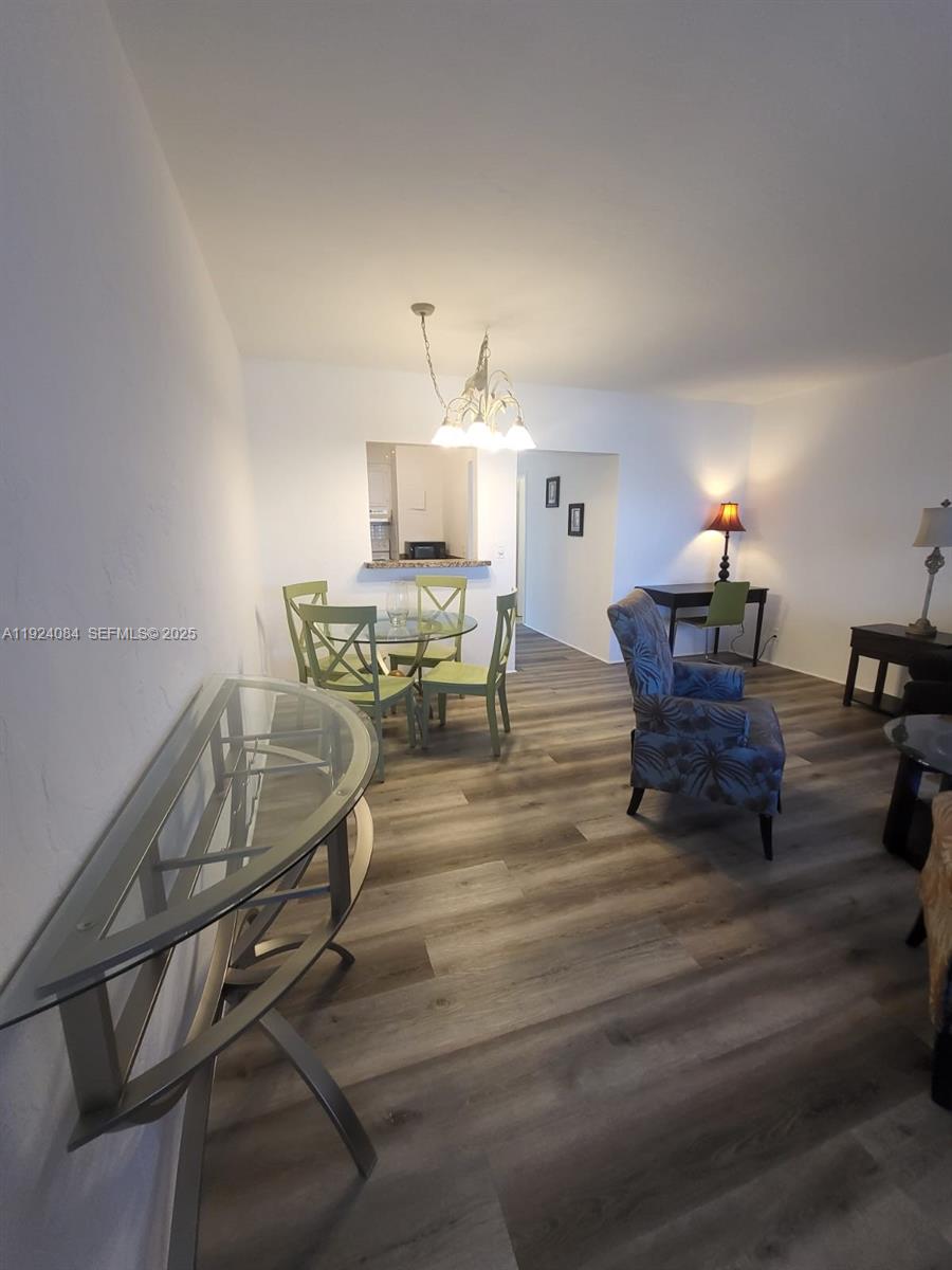 PASADENA GARDEN APARTMENT - Residential