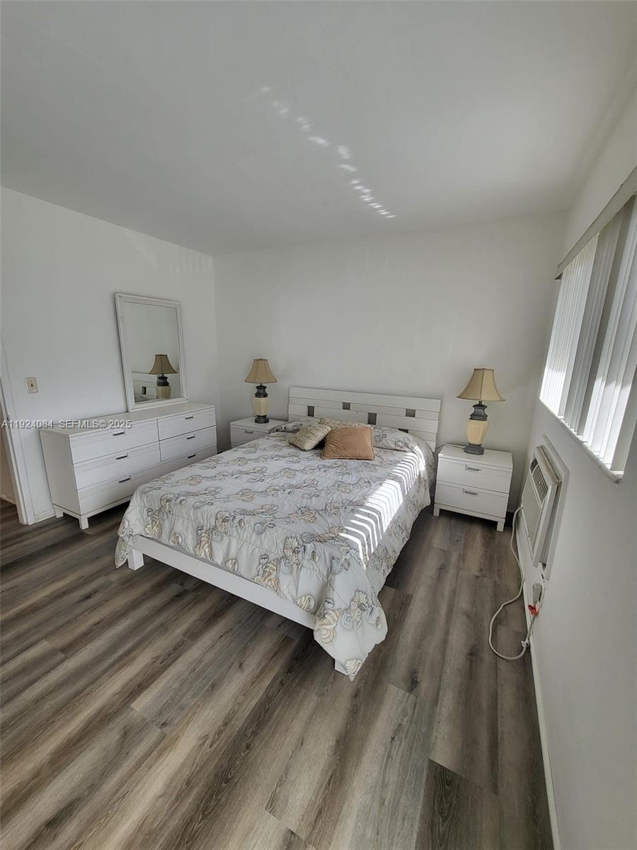 PASADENA GARDEN APARTMENT - Residential