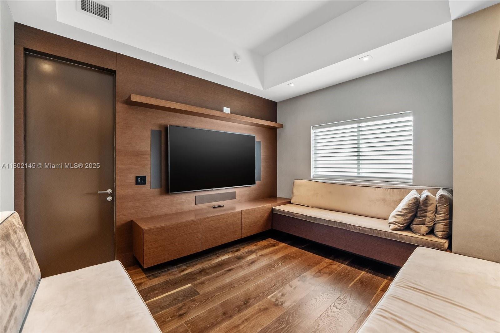 ICON BAY CONDO - Residential Lease