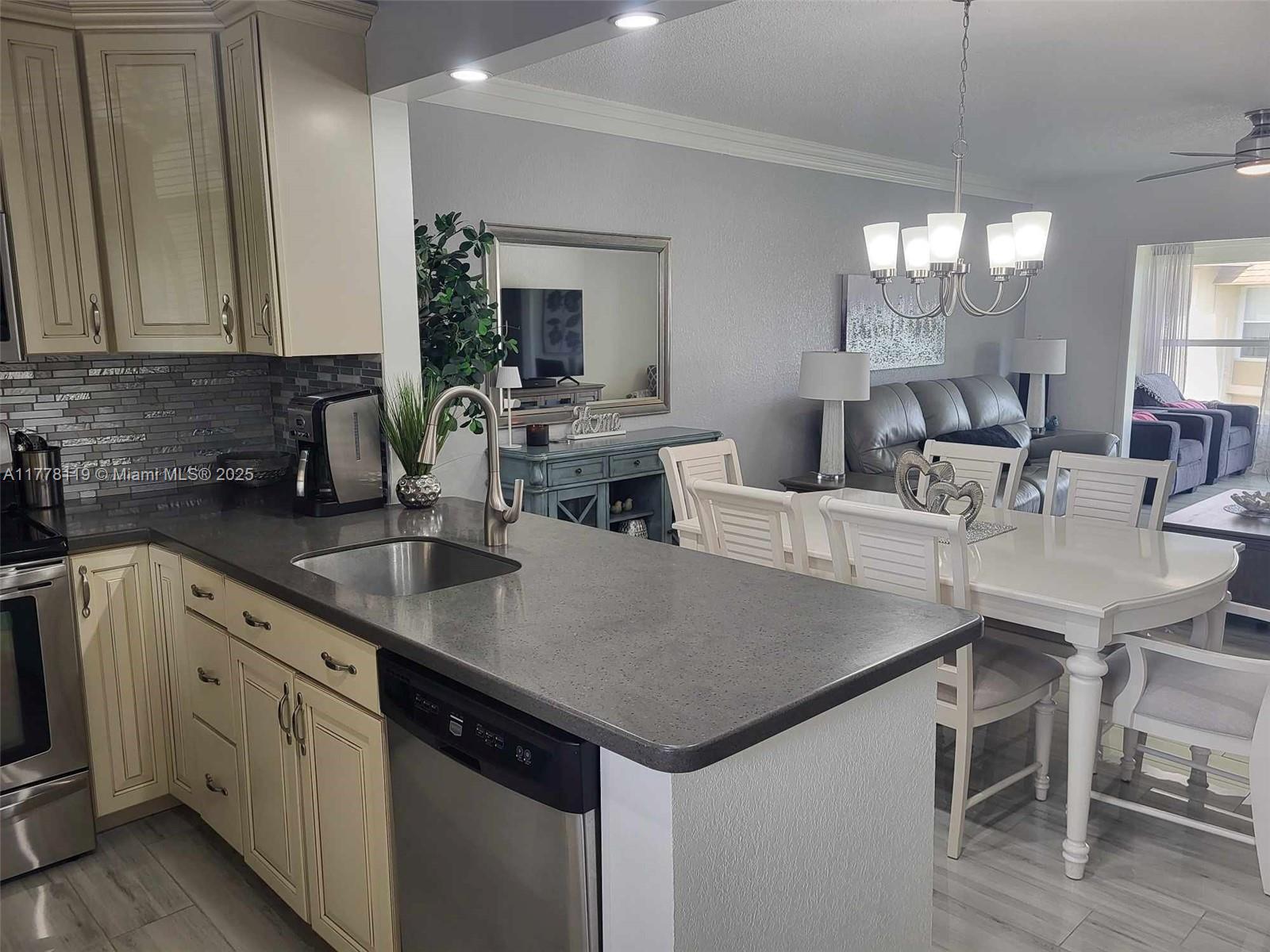 THISTLE GARDENS CONDO - Residential