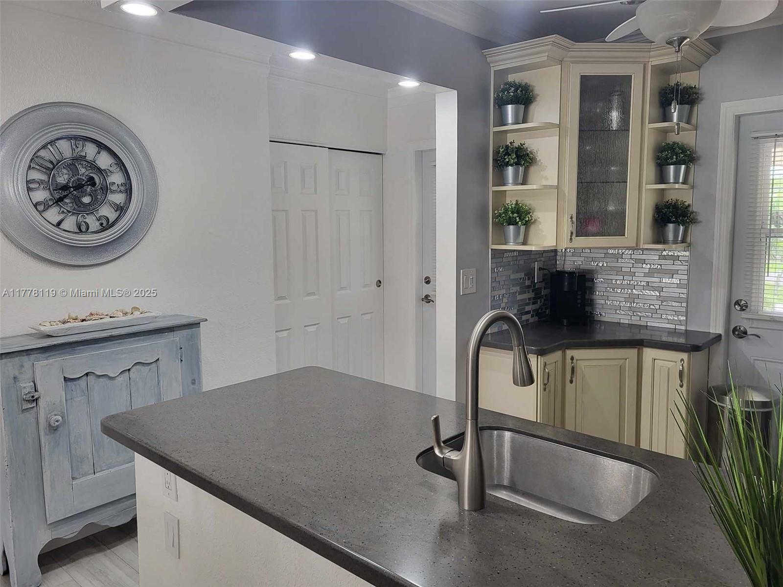 THISTLE GARDENS CONDO - Residential