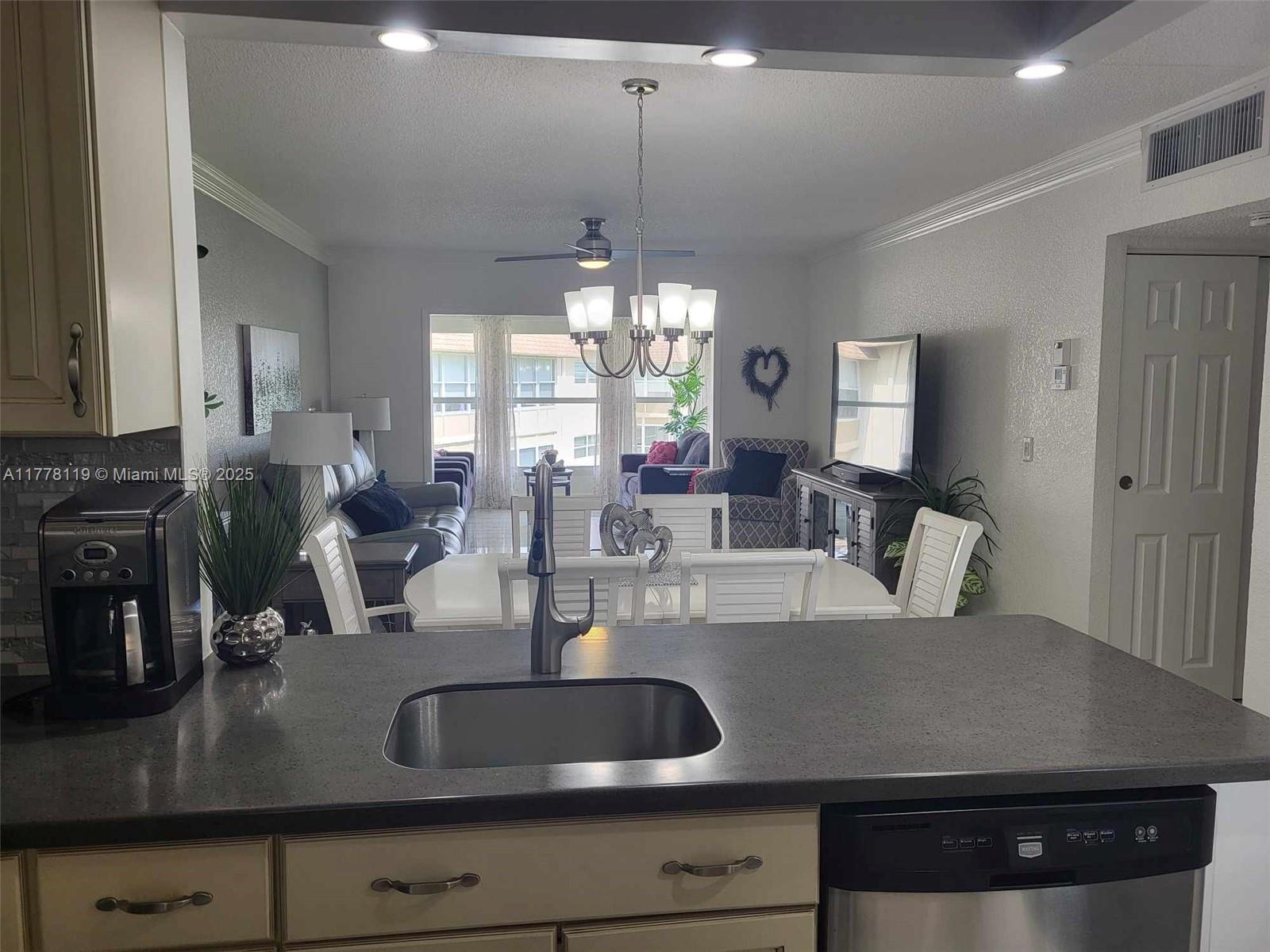 THISTLE GARDENS CONDO - Residential