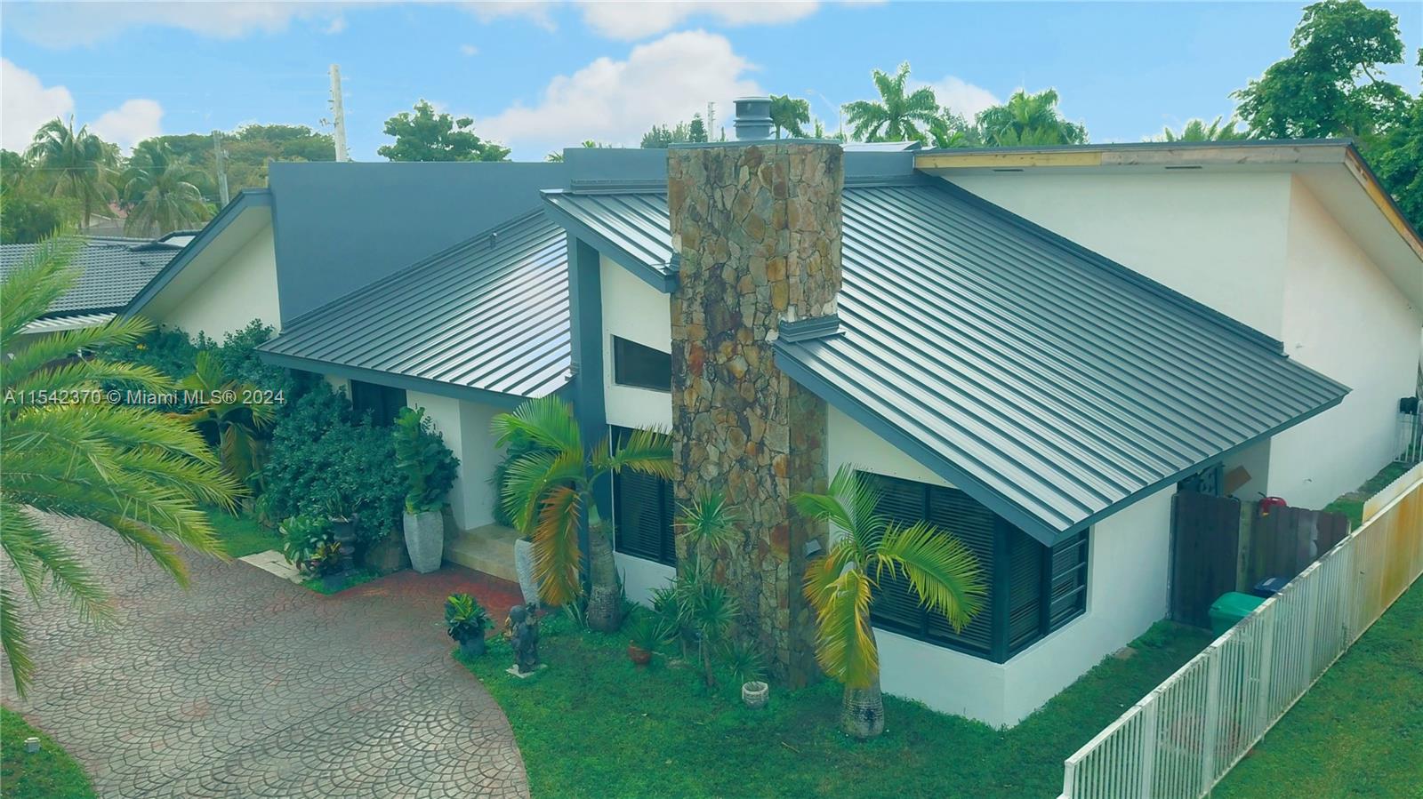 Property for Sale at 12710 Sw 38th St St, Miami, Broward County, Florida - Bedrooms: 6 
Bathrooms: 4  - $1,299,000