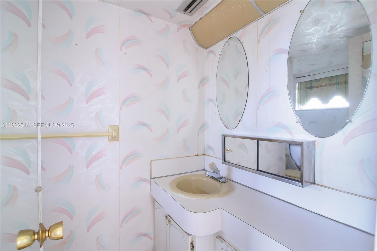 1690 NE 191st St 404-1