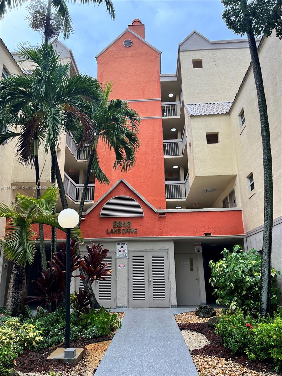 Nice and spacious 2 beds and 2 baths unit in a nice complex with great amenities! Pool / Gym / Tennis court and clubhouse near Downtown Doral! 24/7 gated community in Las Vistas @ Doral, in Doral A+ School district. Washer and Dryer inside the unit.Close to Airport, Malls, Expressways. Water included. Pet deposit $500 non refundable.