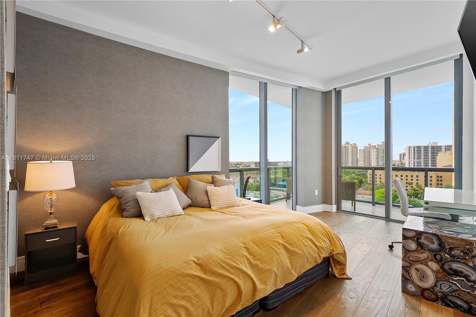 ECHO CONDO - Residential