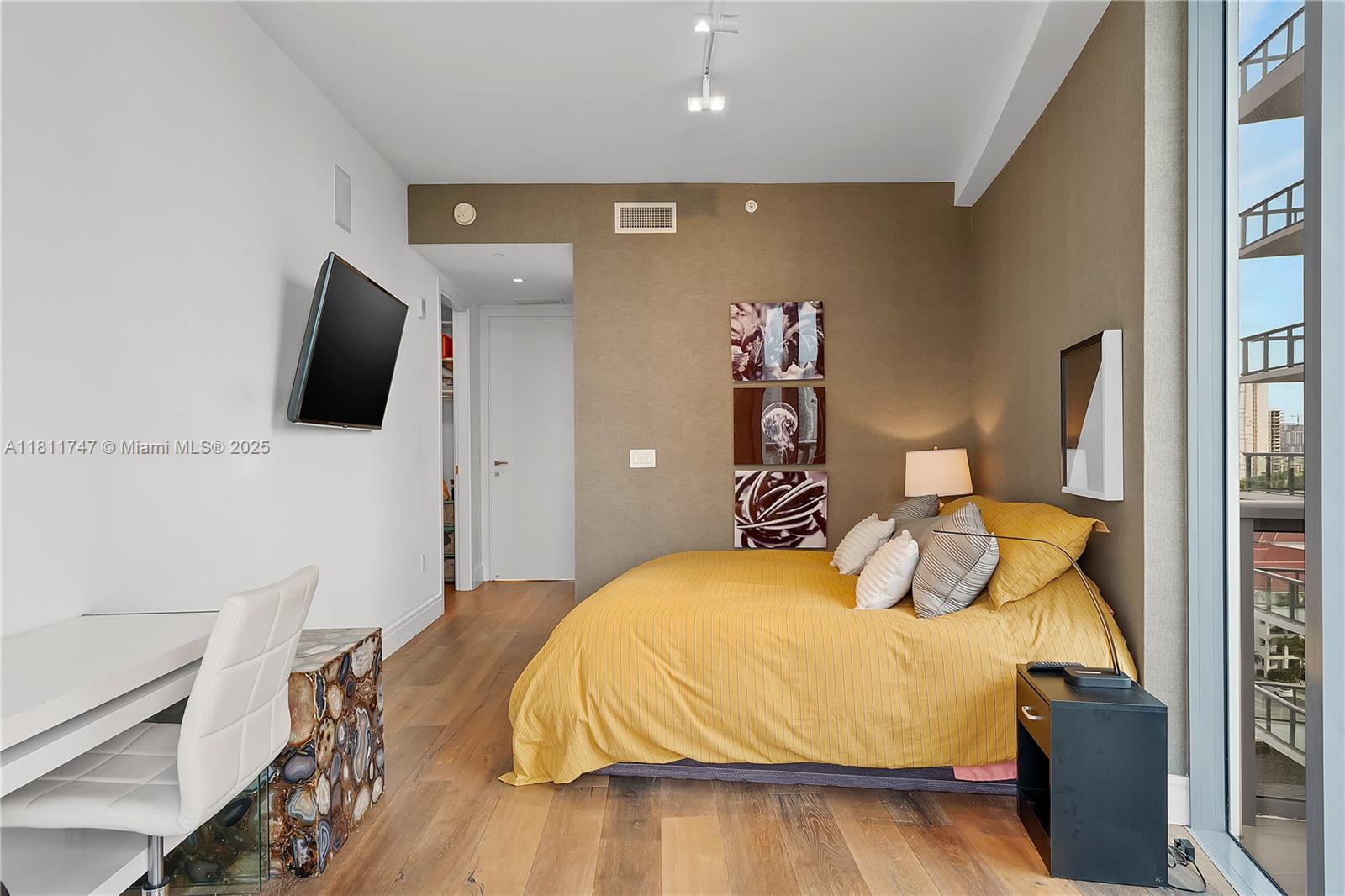 ECHO CONDO - Residential