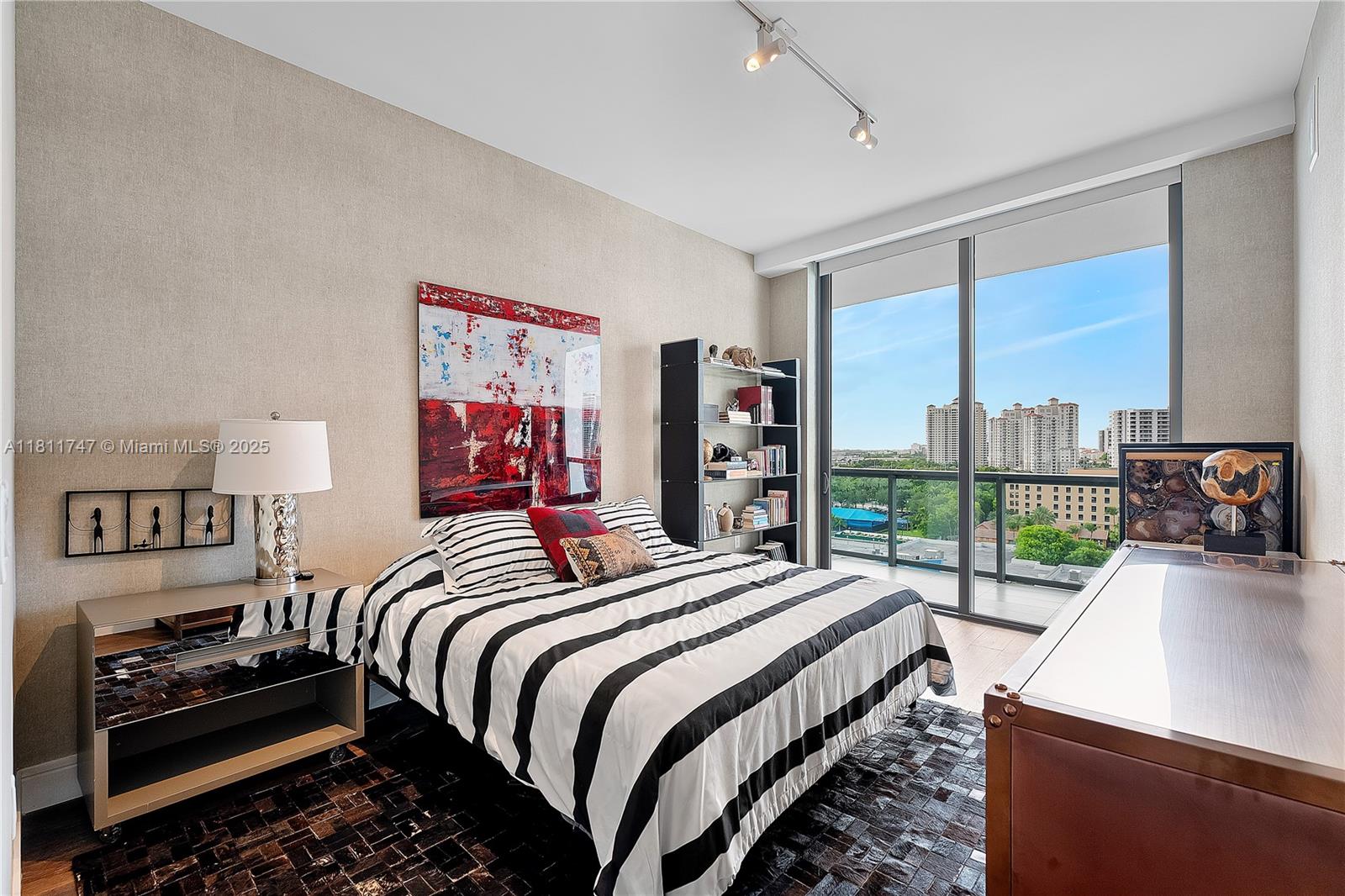 ECHO CONDO - Residential