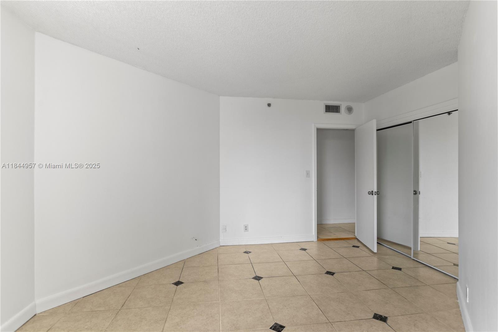 THE LANDMARK CONDO - Residential