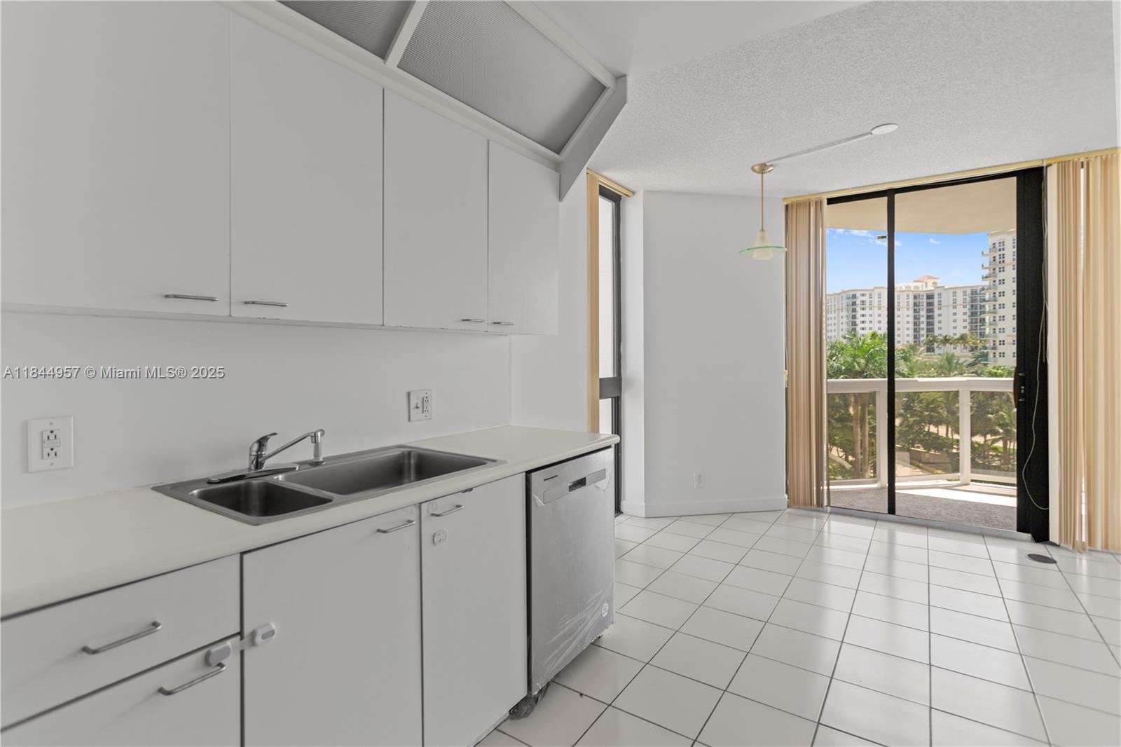 THE LANDMARK CONDO - Residential